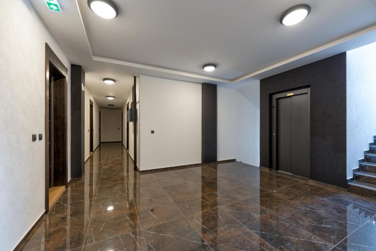 Woody Luna Apartment *